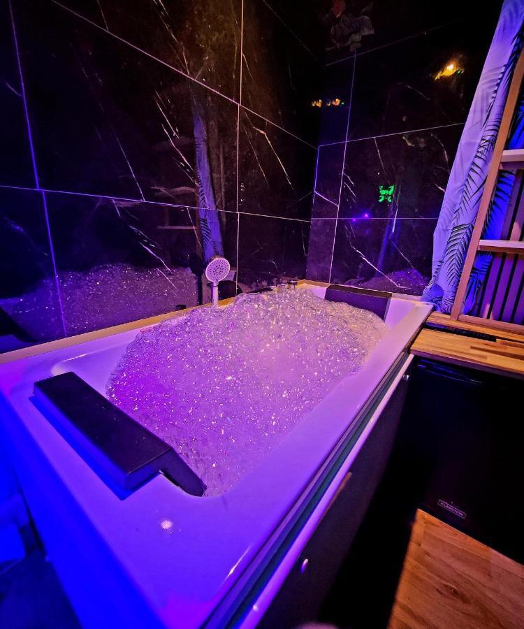 Jungle House Avec Jacuzzi A 10 Min De Disneyland -Taille Chambre- Conde-Sainte-Libiaire Bagian luar foto